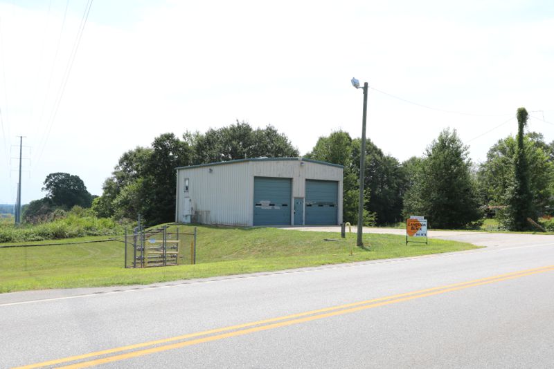 Building on Hwy 101 north sold