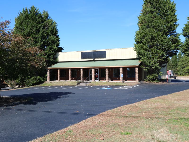 D&L Parts Company leases building in Taylors