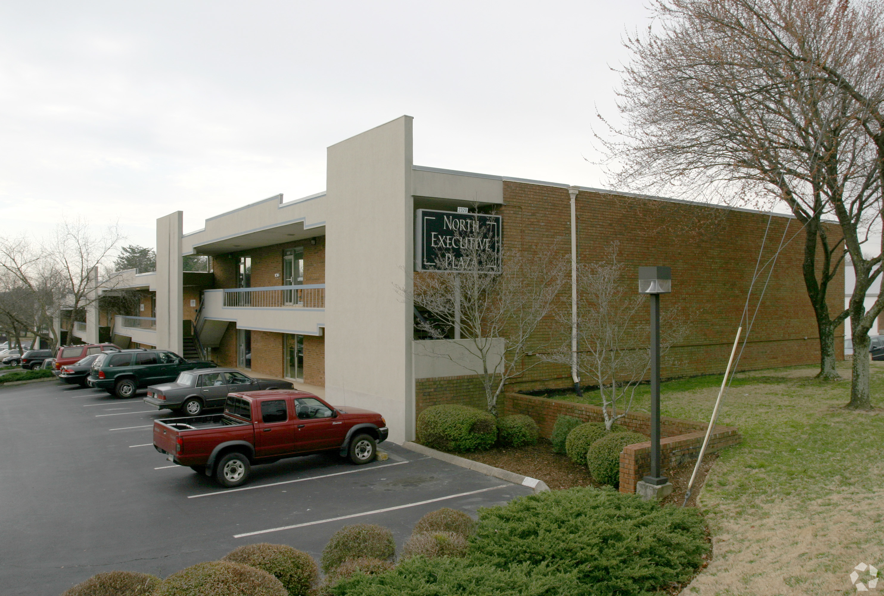 Two Maids & A Mop leases office space on East North Street