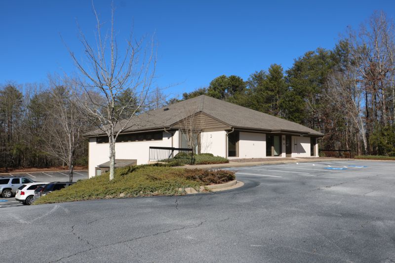 9,982+- sf office building in Greer sold