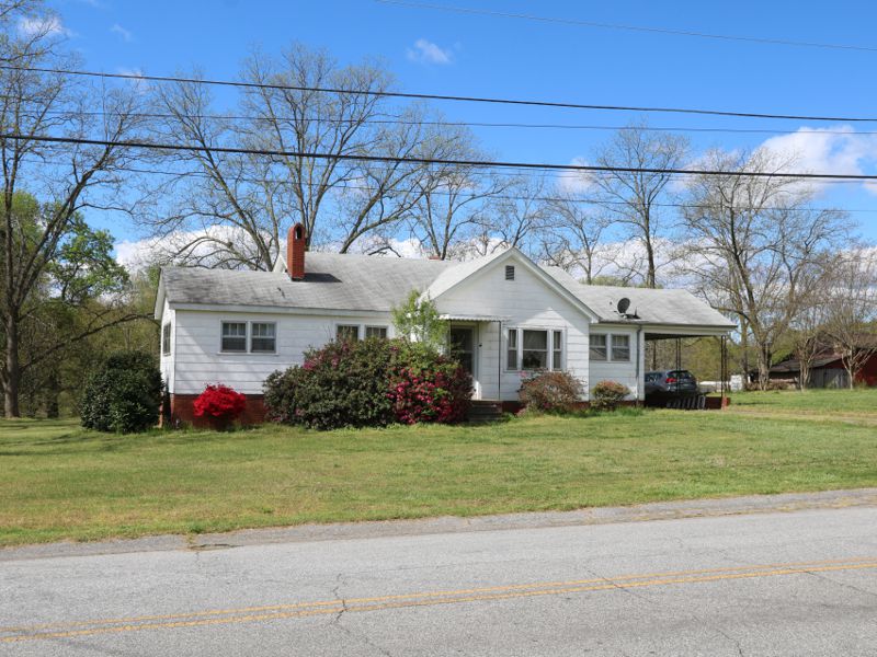 House with 6+- acres sold on Poplar Drive in Greer