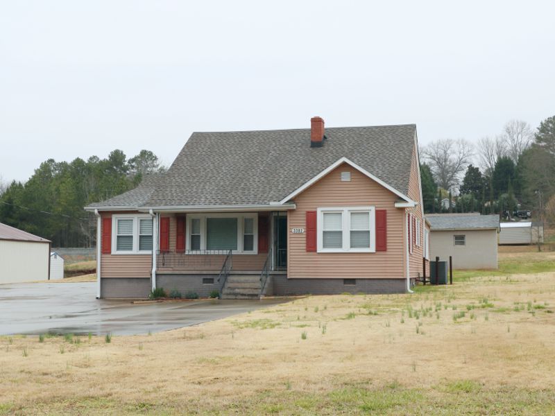 Building on New Easley Hwy leased