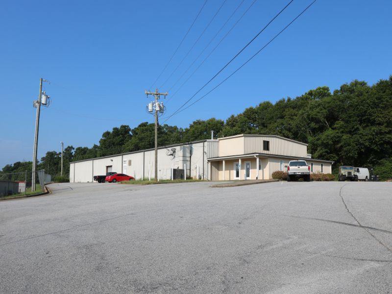 Building at 412 Scuffletown Road in Simpsonville sold