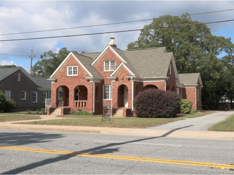 Office duplex space leased on W Poinsett Street in Greer