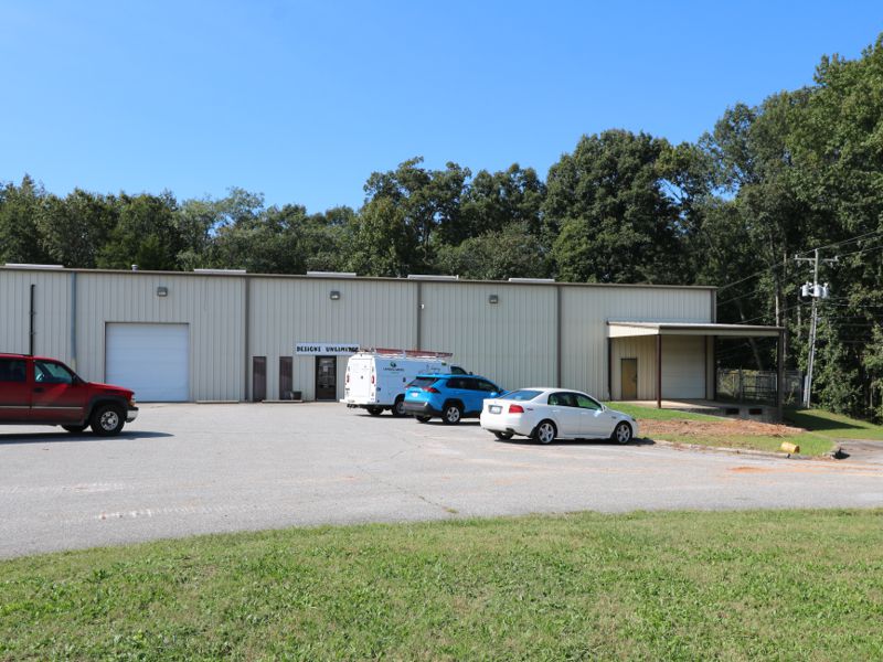 8,800+- sf space leased near Furman University