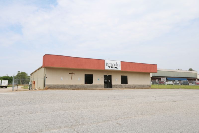 Commercial building sold in Lyman